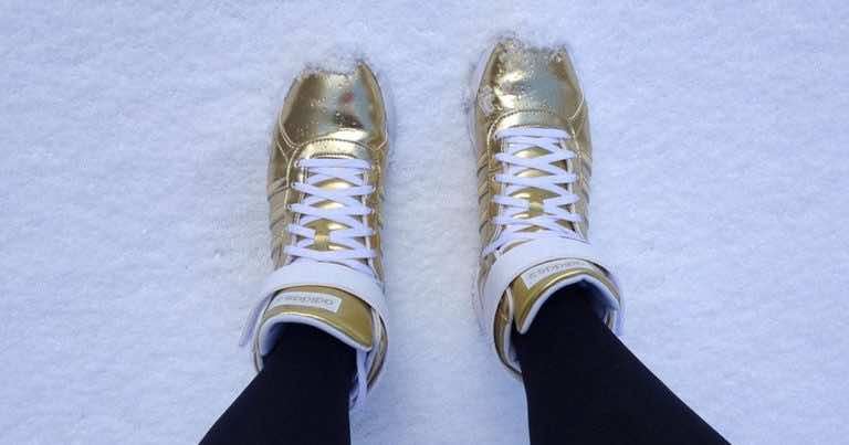 Jak pozbyć się wilgoci z obuwia