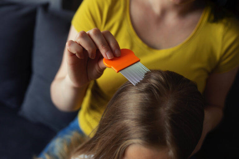 Lekarze Ci o tym nie powiedzą. Oto najtańszy sposób na pozbycie się wszy!