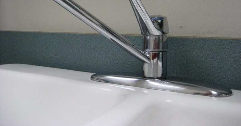 Jak czyścić ceramiczny zlewozmywak kuchenny