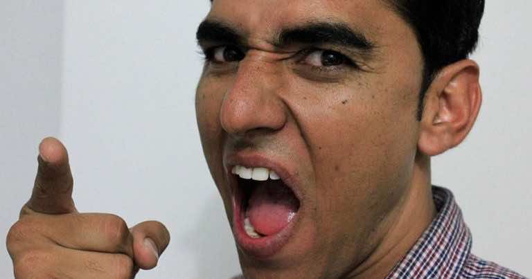 Jest jedna rzecz, której facet nigdy nie powinien robić swojej kobiecie. Jeśli to robi, zostaw go!