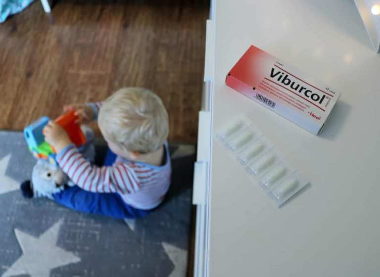 SKOKI ROZWOJOWE W PIERWSZYM ROKU ŻYCIA DZIECKA – JAK JE ROZPOZNAĆ I JAK SOBIE Z NIMI RADZIĆ?