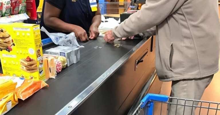 Pamiętajmy, my też będziemy starzy. Stary Pan wstydził się, że jest powolny przy kasie. Zachowanie kasjerki wiele nas uczy!