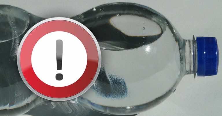 Pijesz wodę w butelkach? Przez lata cały przemysł ukrywał to przed nami!