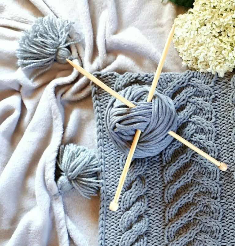 Robisz na drutach? Zobacz jak odmierzyć potrzebną ilość włóczki do nabrania oczek.