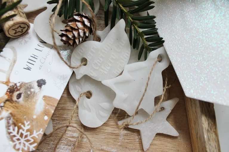 Masa porcelanowa-sucha porcelana. Jak przygotować ozdoby choinkowe?