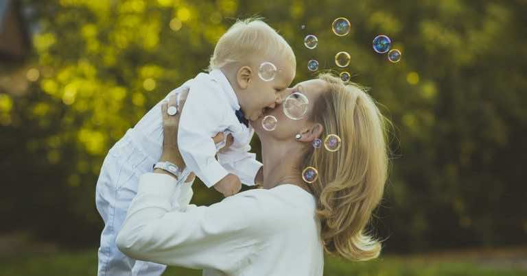 Gdy to robisz mówią, że rozpieszczasz dziecko. To nie prawda i nie słuchaj ich!