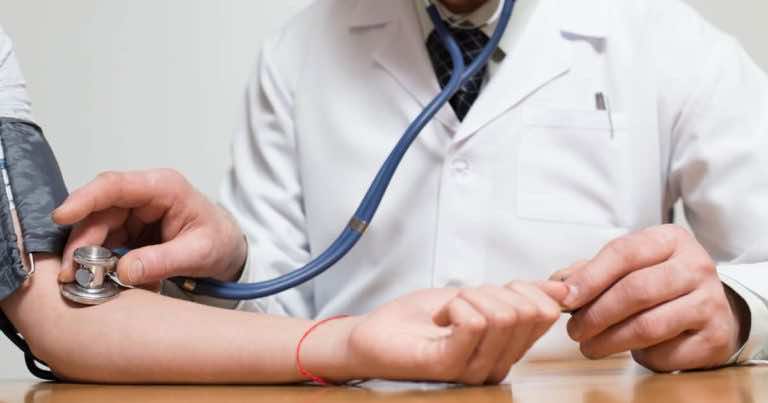 Kupisz ją w każdym sklepie i to za mniej niż 4 zł. Jedz ją, a obniżysz ciśnienie!