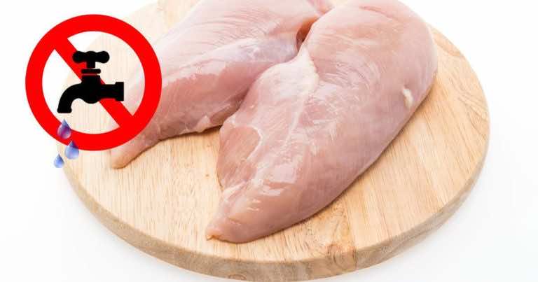 Zapytano ekspertów czy należy myć surowego kurczaka. Chcesz znać odpowiedź?