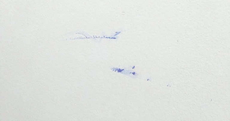 Jak usunąć plastelinę ze ściany