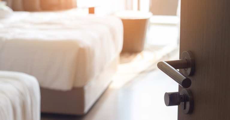 Zobacz dlaczego zawsze przed snem powinnaś zamknąć drzwi do swojej sypialni