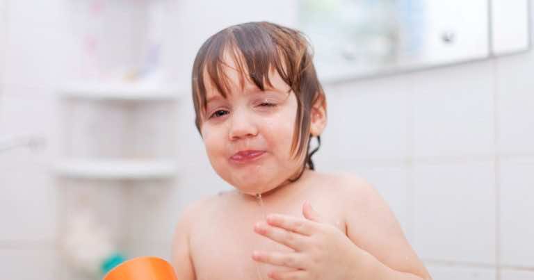 Czy myjesz dziecku codziennie głowę? Nie ma takiej konieczności!