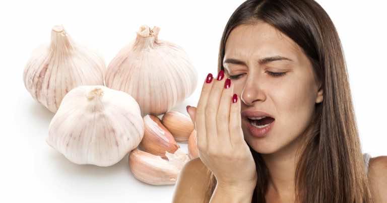 Jak pozbyć się zapachu czosnku z ust