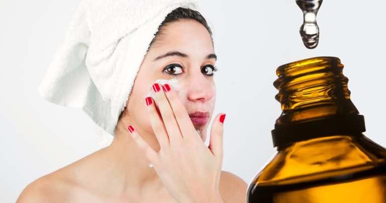 Zobacz jak przygotować olejek pod oczy, który redukuje cienie i opuchliznę
