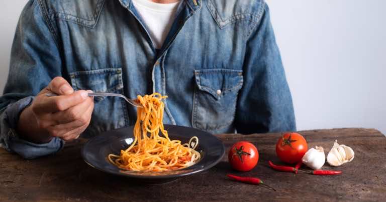 Zjadł odgrzane spaghetti i zmarł, a winowajcą jest bakteria. To może spotkać każdego!