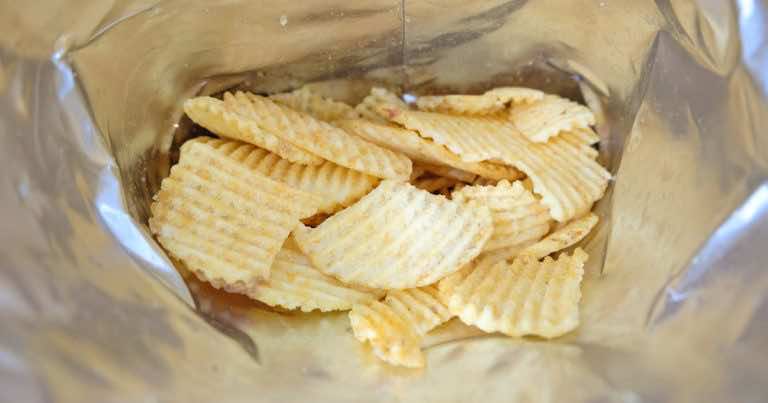 Dlaczego paczka chipsów jest zawsze wypełniona do połowy?