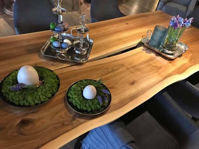 Dekorowanie wielkanocnego stołu – pomysły projektantki