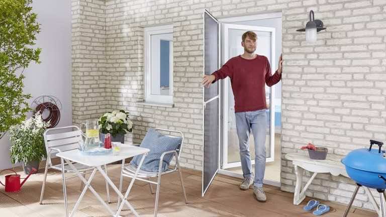 Moskitiera – obowiązkowo na lato