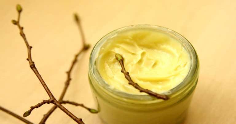 Zrób swój krem do cery bardzo suchej i zniszczonej z olejem z nasion truskawki i olejem z wiesiołka