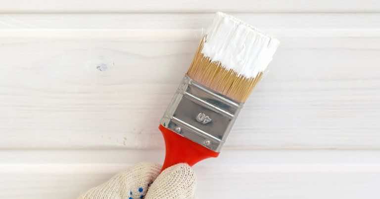 Jak pomalować meble z okleiną?