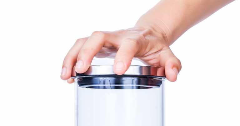 Jak odkręcić słoik? Sposoby na trudne do otwarcia słoiki!