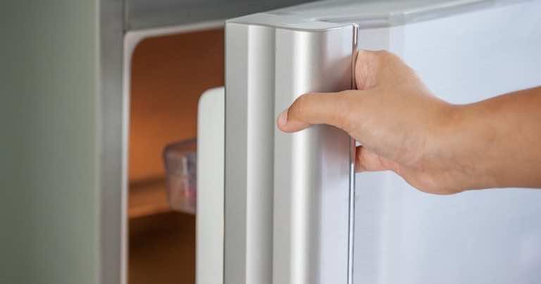 Dlaczego w zamrażarce pojawia się szron na szufladach