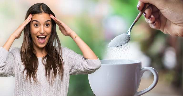 Wsypujesz cukier do herbaty zanim ją zalejesz wrzątkiem? To błąd!