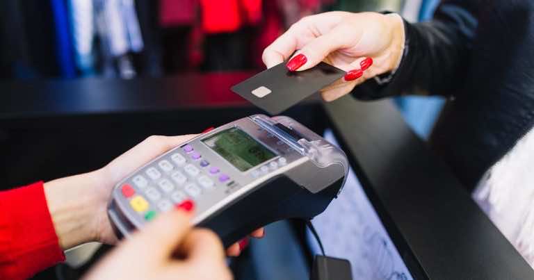 Czy sklep ma prawo ograniczyć płatność kartą dopiero od jakiejś kwoty?