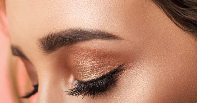 Domowy sposób na gęste brwi