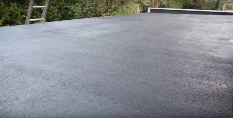 Jak samemu naprawić nieszczelny i przeciekający dach?