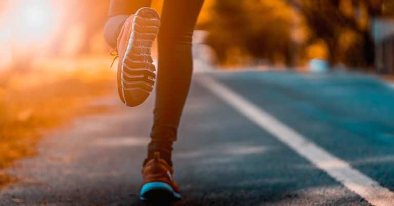 Czy wiesz, jakie buty sportowe są teraz modne?