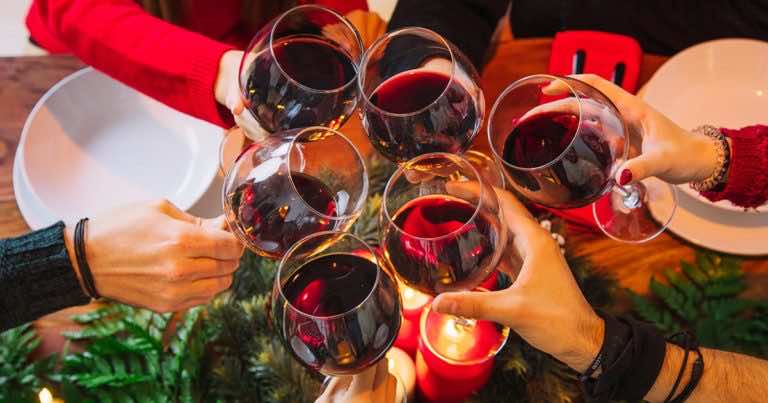 Podajesz wino na Wigilię? Dzięki temu trikowi będzie lepsze!