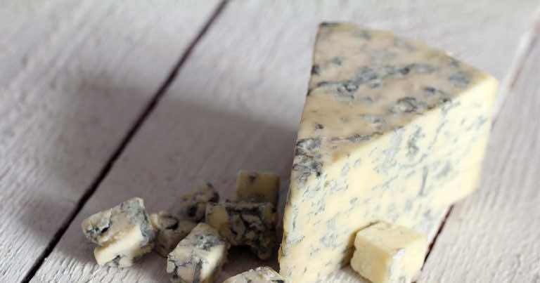 Jak rozpoznać czy ser pleśniowy jest zepsuty?