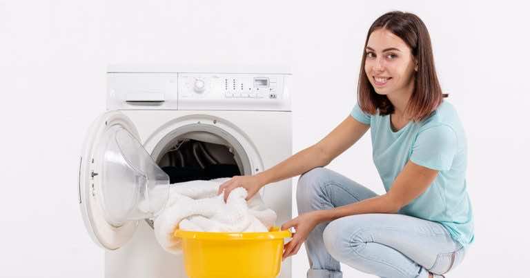 Dodanie sody oczyszczonej do prania – zobacz co daje!