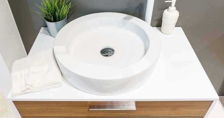 Umywalka nablatowa – wada tego rozwiązania