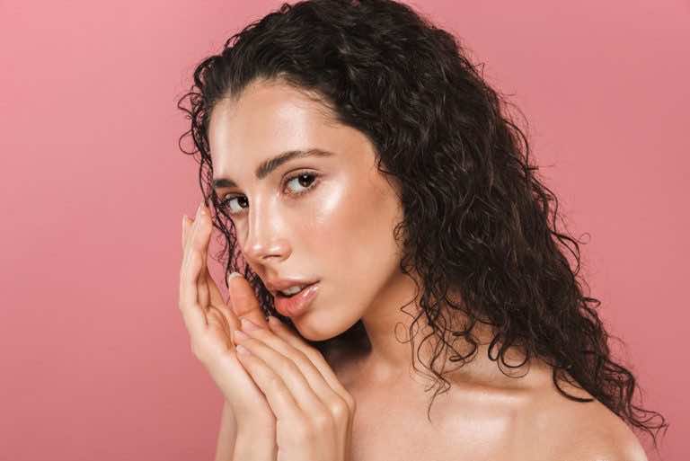 Opuchnięcia pod oczami o poranku? Te 3 produkty natychmiast je usuną!