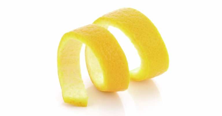 Gdy wykorzystasz cytrynę nie wyrzucaj skórki, włóż ją do zmywarki!