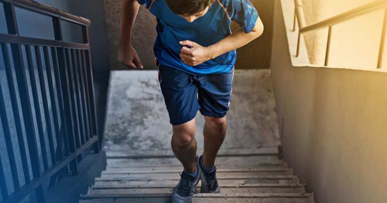 To ćwiczenie możesz wykonywać w domu korzystając jedynie ze schodów