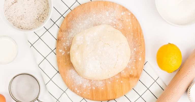 Przepis na domowe ciasto na pizzę