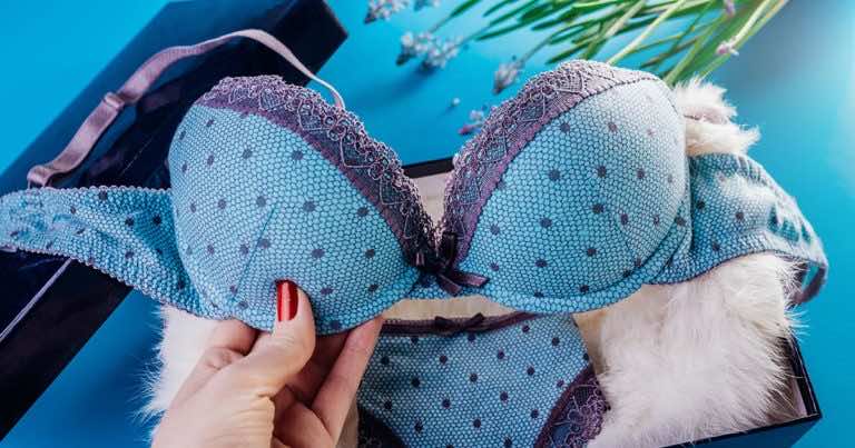 Większość z nas pierze biustonosze zbyt rzadko. Jak często to robić?