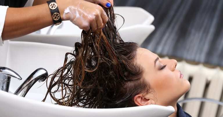 Kiedy otworzą fryzjerów i restauracje?