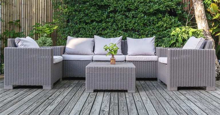 Meble ogrodowe – jak urządzić ogród?