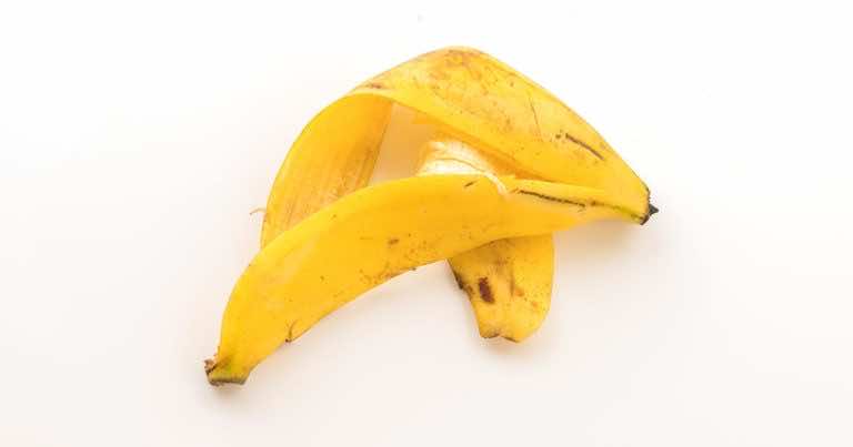 Ten sposób na wykorzystanie skórki od banana jest genialny