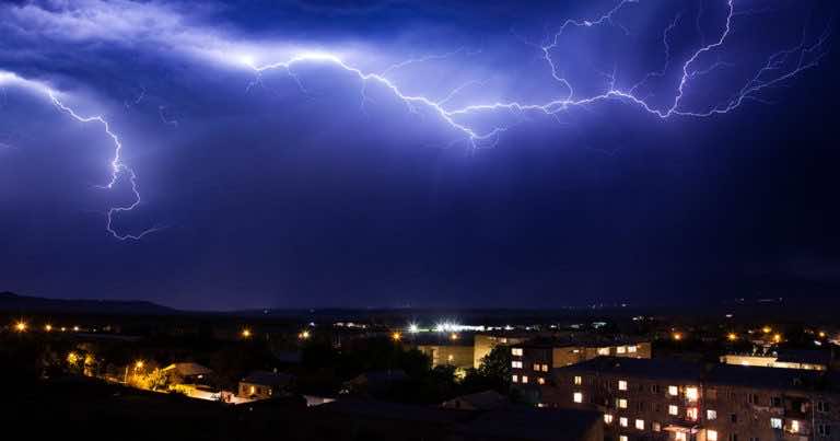 Gdy tylko zacznie się burza, nie rób tej jednej rzeczy!