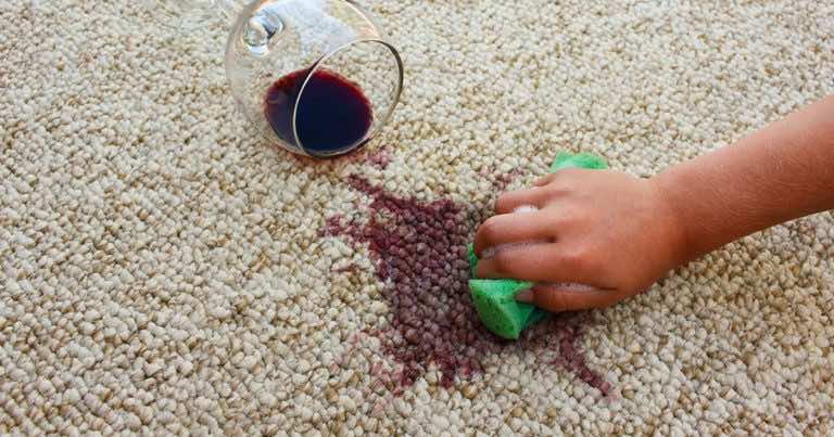 Jak usunąć plamę z czerwonego wina