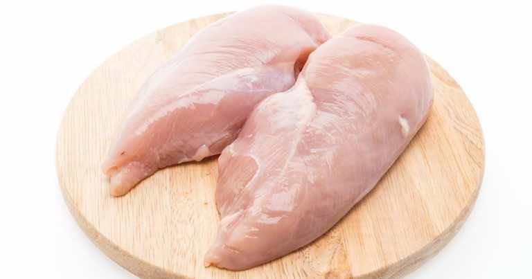 Jak usunąć ścięgna z piersi kurczaka? Prosty trik!