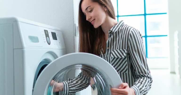Te 3 rzeczy możesz prać w pralce. Czemu tego nie robisz?