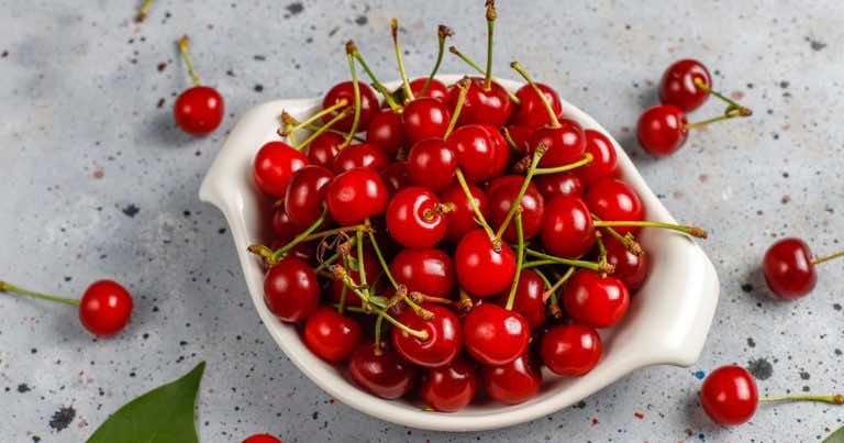 Nie wyrzucaj ogonków od czereśni!