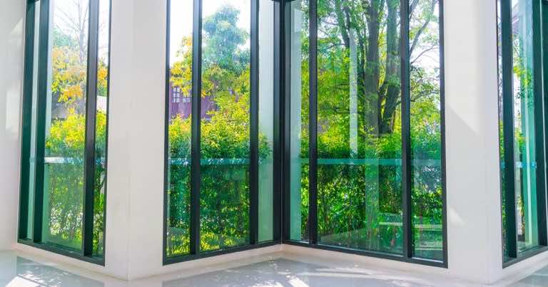 Folia na okna do chłodzenia mieszkania (folia przeciwsłoneczna)