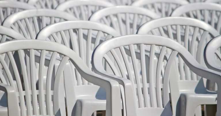 Jak odświeżyć plastikowe meble ogrodowe