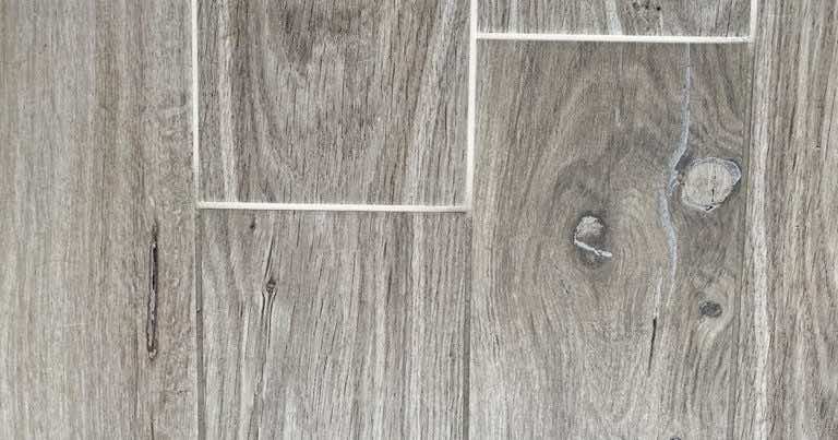 Zastosuj magiczne gąbki do czyszczenia fug